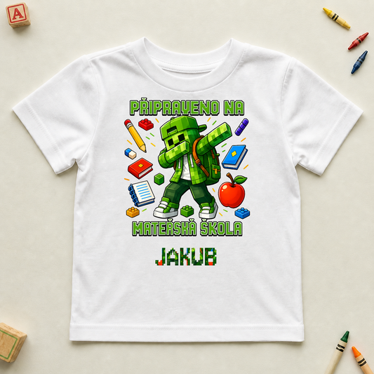 Koszulka dziecięca do szkoły lub przedszkola - Personalizowana #1 — mockup cmsi5b8tw0004qj1wsgefbion