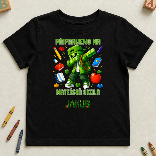 Koszulka dziecięca do szkoły lub przedszkola - Personalizowana #1 — mockup cmsi5b8uc000nqj1w13piimgu